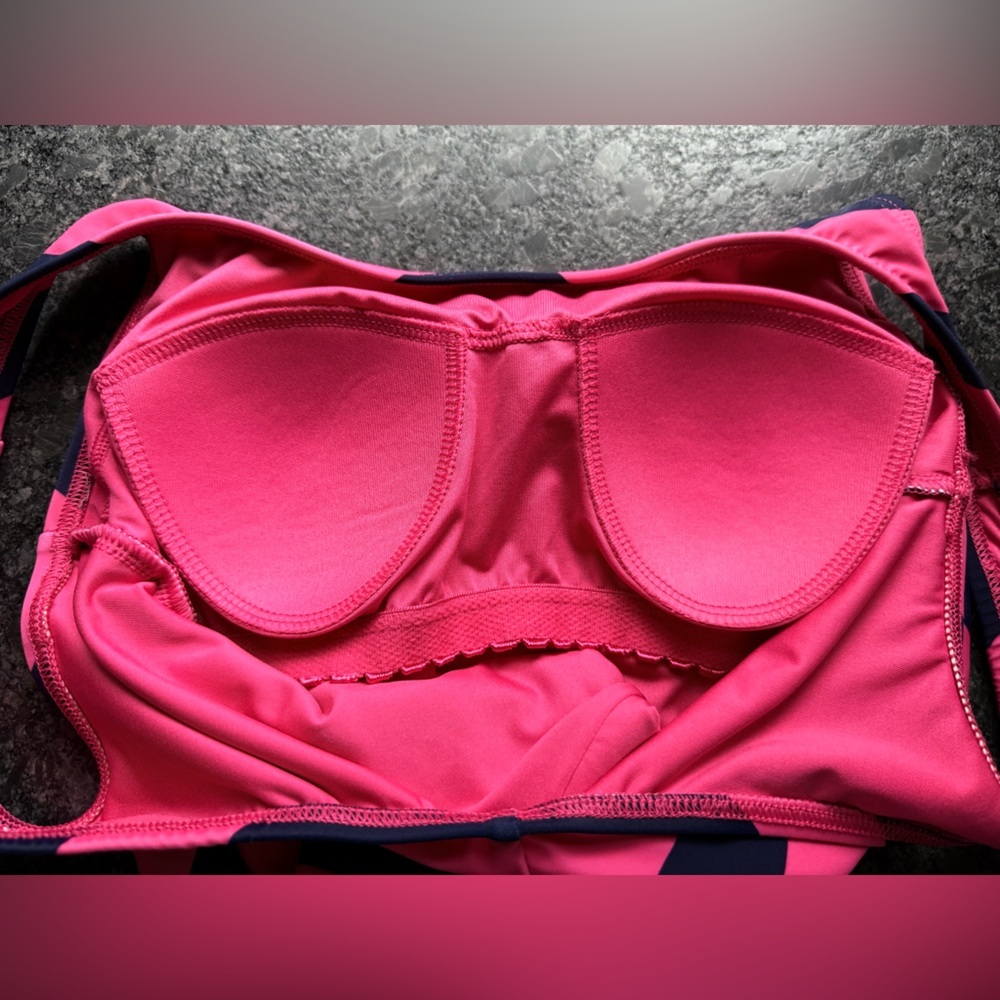 Like New! Lands End Hot Pink 🩷and Navy 💙Chevron 1 piece swimsuit, 4, MSRP $89 - Picture 8 of 9